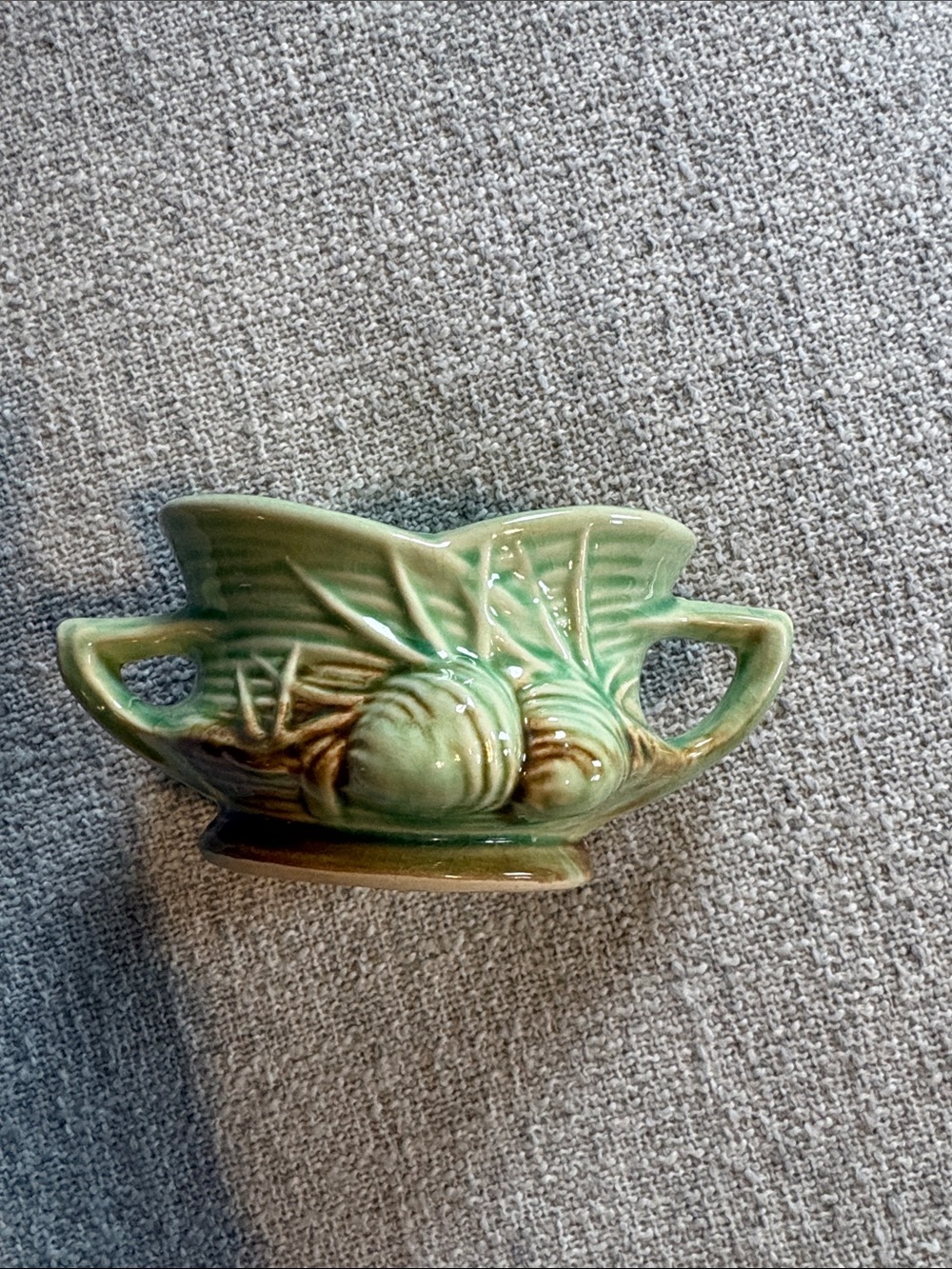 Vintage McCoy Pottery Green Double Handle Nut Leaf Planter / Bowl USA